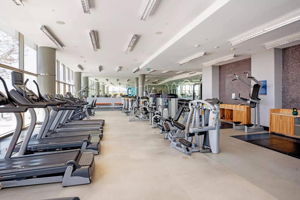 شقة Lovely Upscale High Rise Private Parking & Pool لوس أنجلوس المظهر الخارجي الصورة
