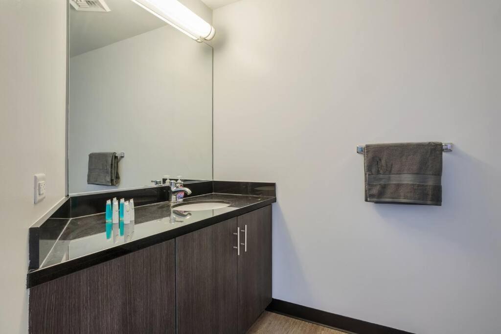 شقة Lovely Upscale High Rise Private Parking & Pool لوس أنجلوس المظهر الخارجي الصورة
