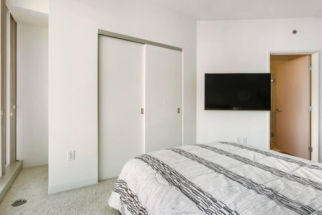 شقة Lovely Upscale High Rise Private Parking & Pool لوس أنجلوس المظهر الخارجي الصورة