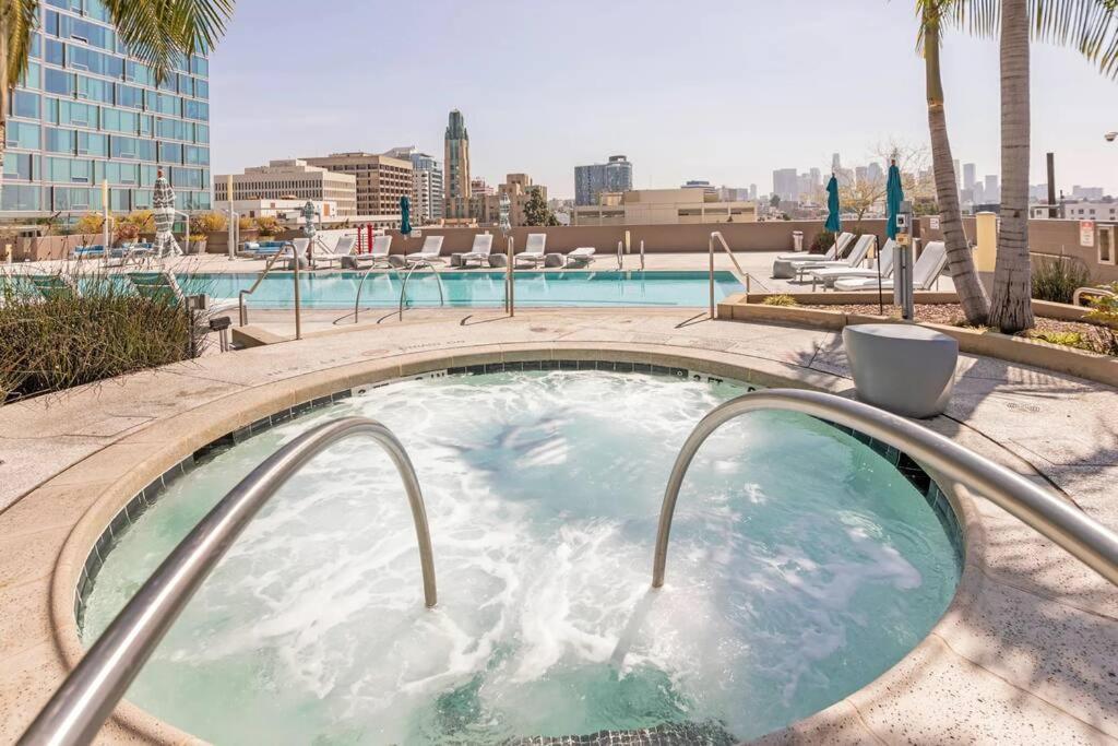 شقة Lovely Upscale High Rise Private Parking & Pool لوس أنجلوس المظهر الخارجي الصورة