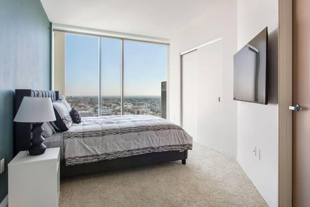 شقة Lovely Upscale High Rise Private Parking & Pool لوس أنجلوس المظهر الخارجي الصورة