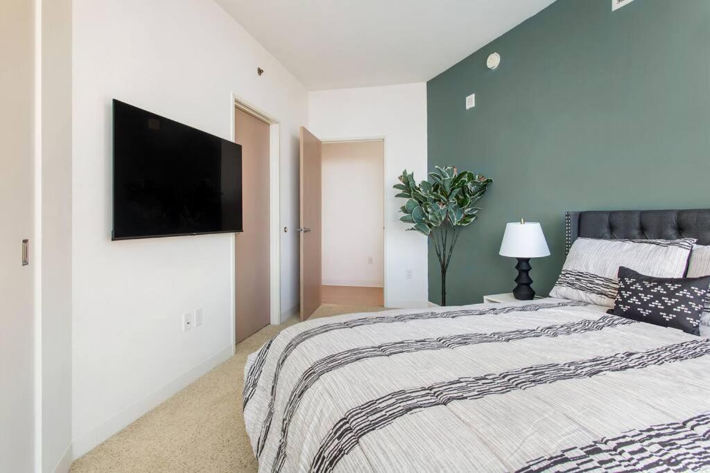 شقة Lovely Upscale High Rise Private Parking & Pool لوس أنجلوس المظهر الخارجي الصورة