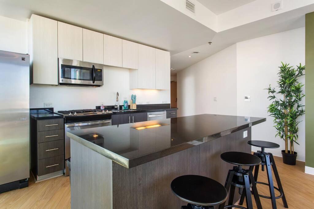 شقة Lovely Upscale High Rise Private Parking & Pool لوس أنجلوس المظهر الخارجي الصورة