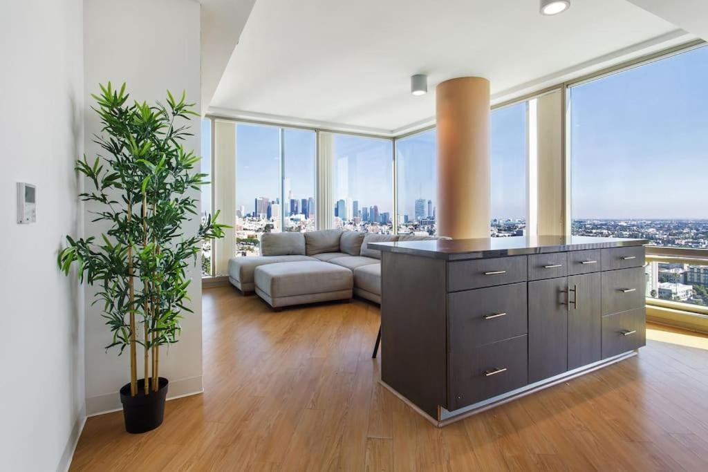 شقة Lovely Upscale High Rise Private Parking & Pool لوس أنجلوس المظهر الخارجي الصورة