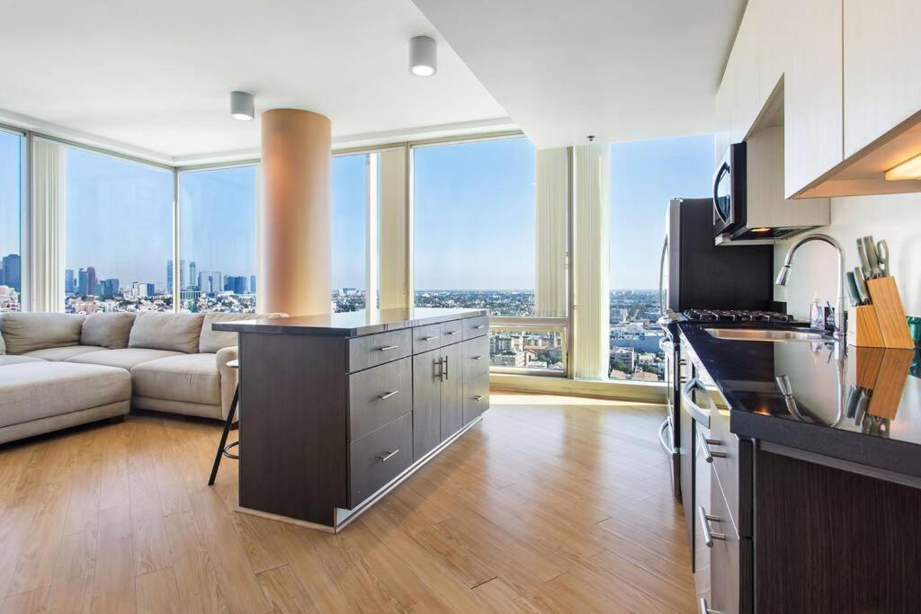 شقة Lovely Upscale High Rise Private Parking & Pool لوس أنجلوس المظهر الخارجي الصورة