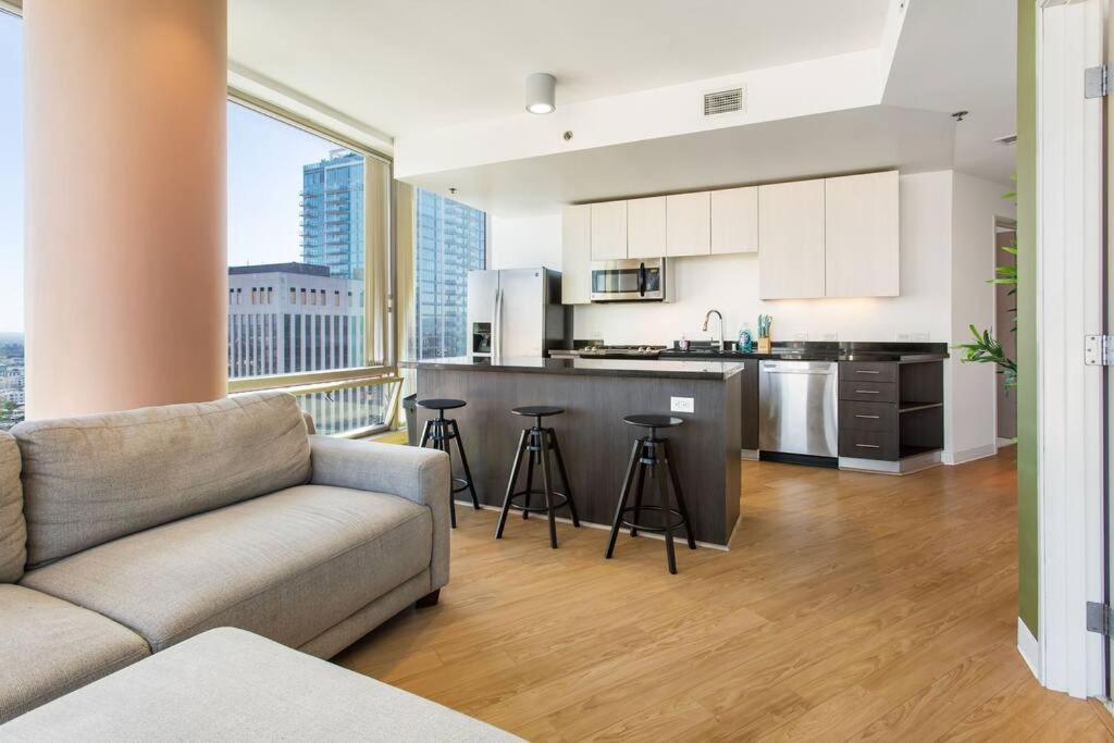 شقة Lovely Upscale High Rise Private Parking & Pool لوس أنجلوس المظهر الخارجي الصورة